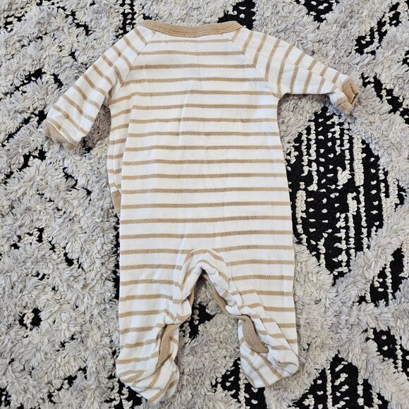 Carter's Baby Boy Tan and White Snap Closure Footed Sleeper Newborn - Picture 3 of 3